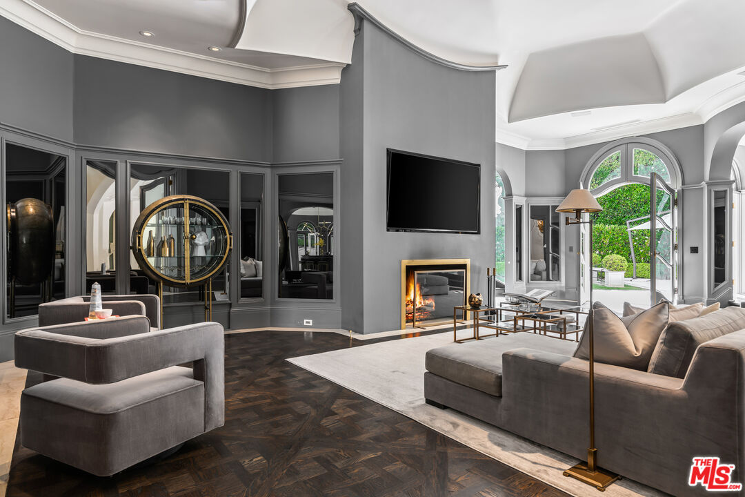 MLS #25-488965 image #8