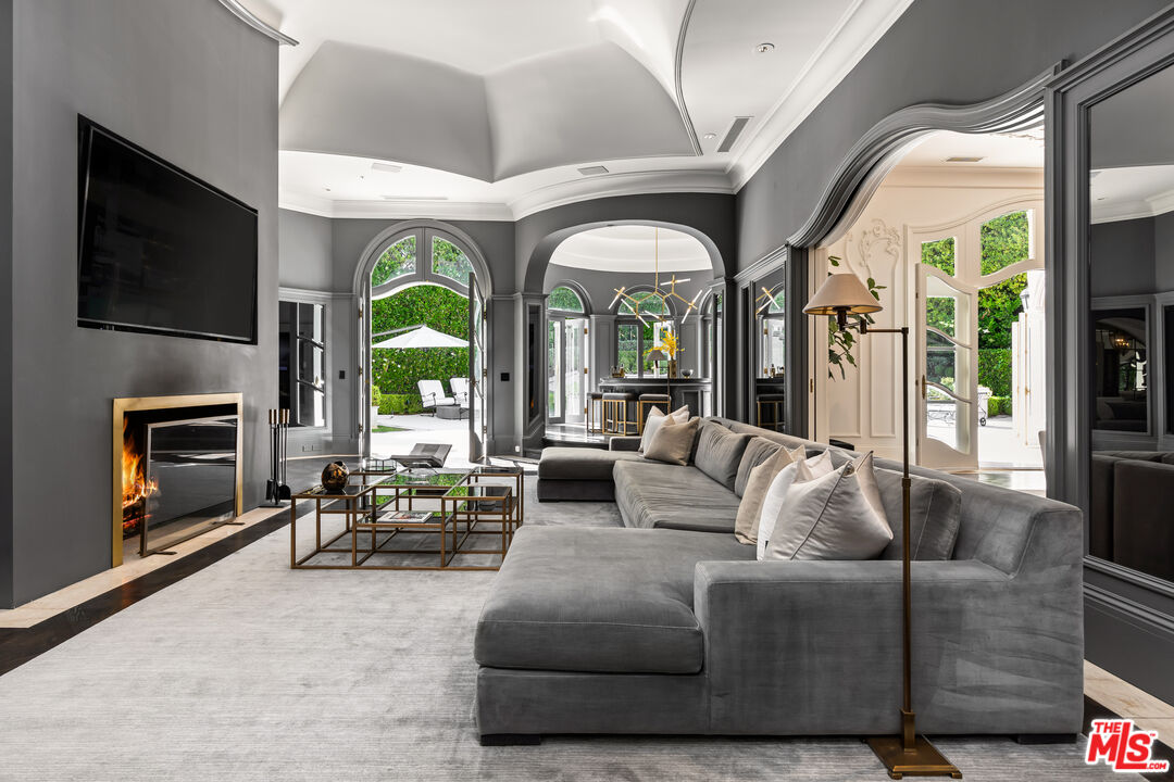 MLS #25-489101 image #9