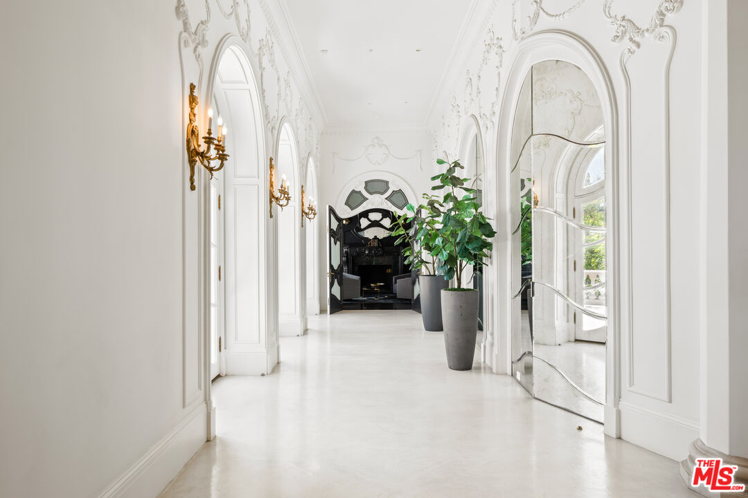 MLS #25-489101 image #11