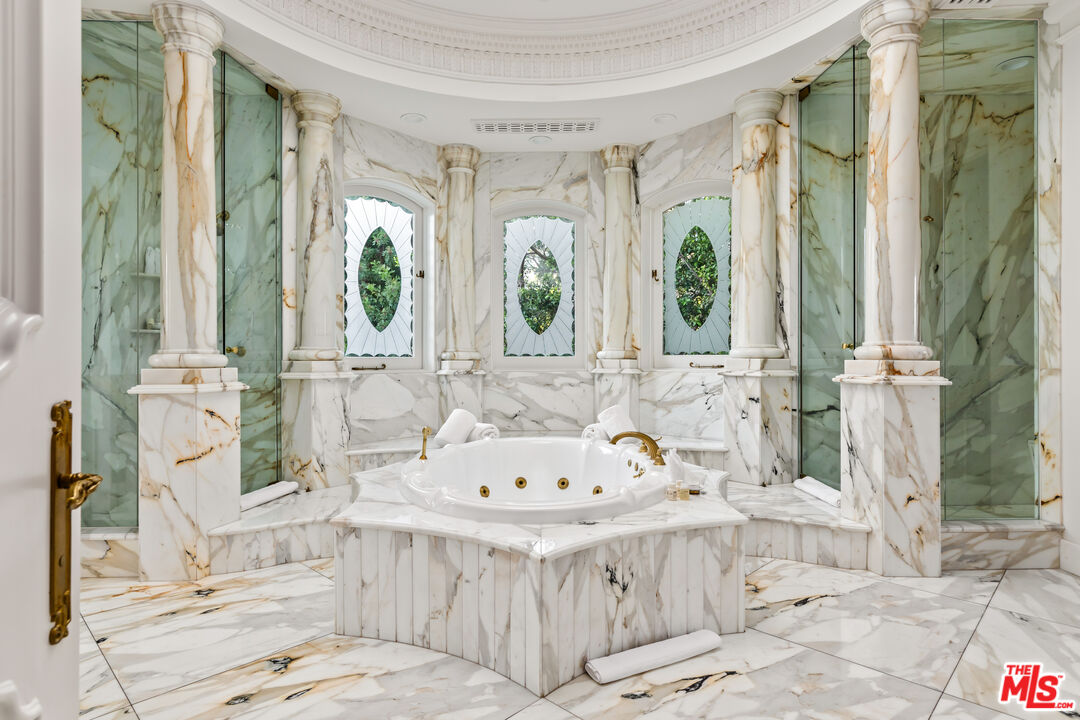 MLS #25-489101 image #23