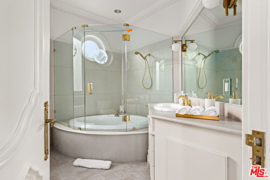 MLS #25-489101 image #37