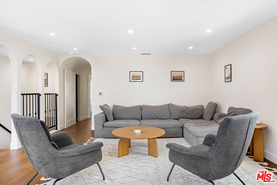 MLS #25-489153 image #16