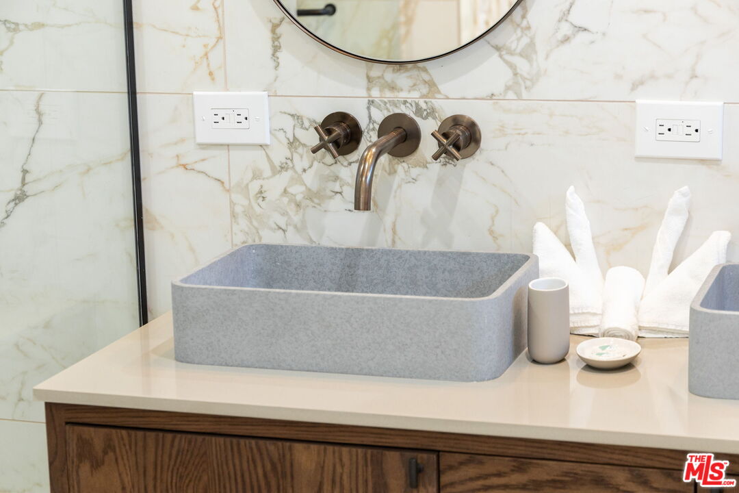 MLS #25-489153 image #22