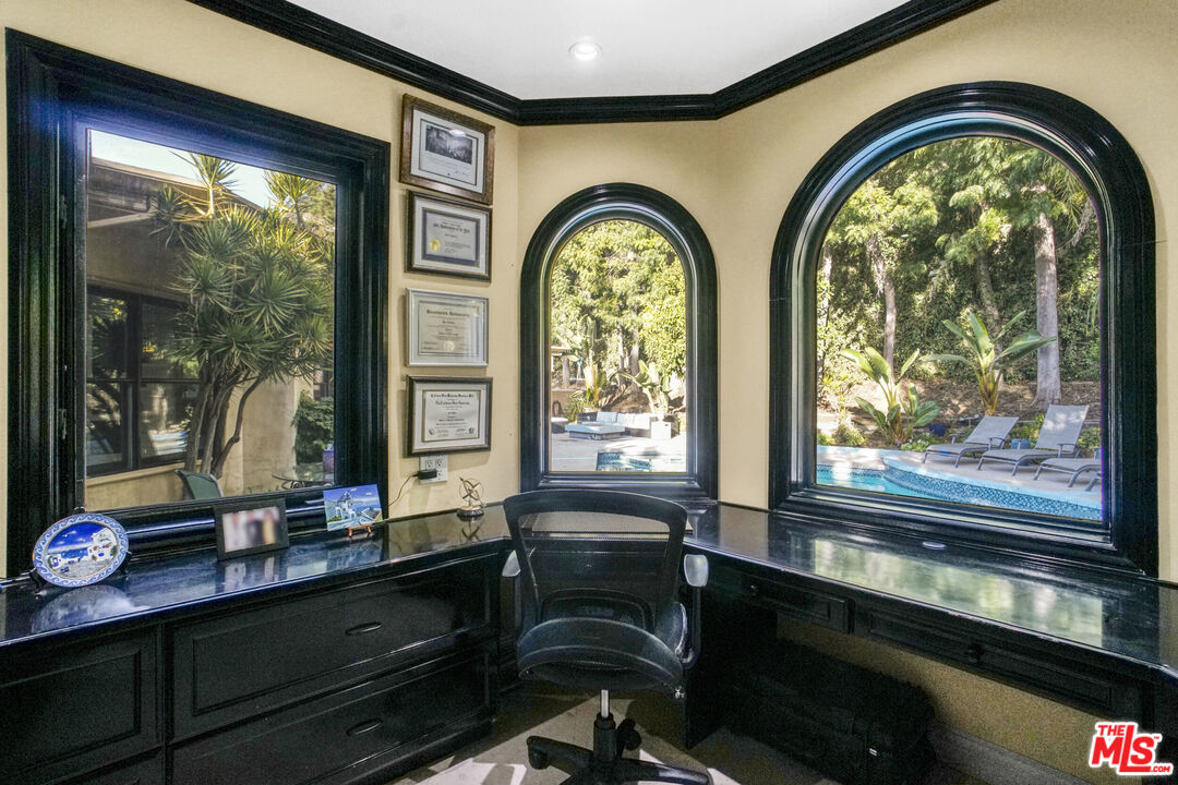 MLS #25-489527 image #18