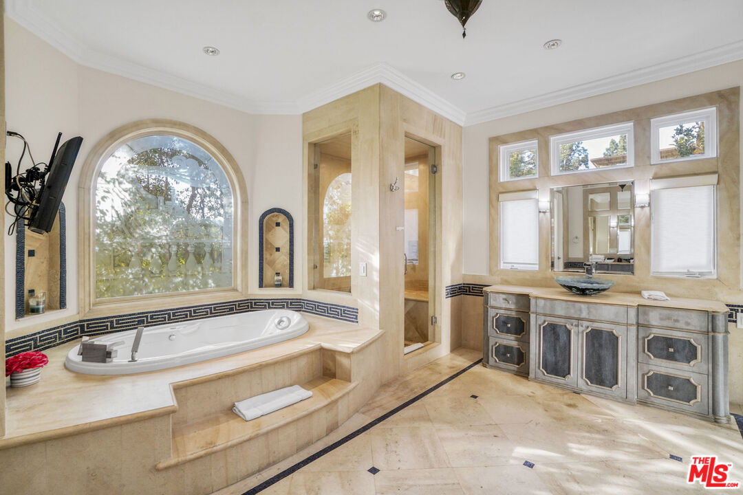 MLS #25-489527 image #20