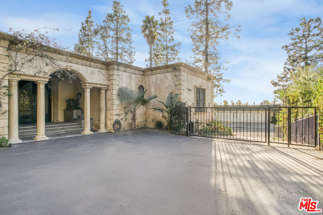 MLS #25-489527 image #4