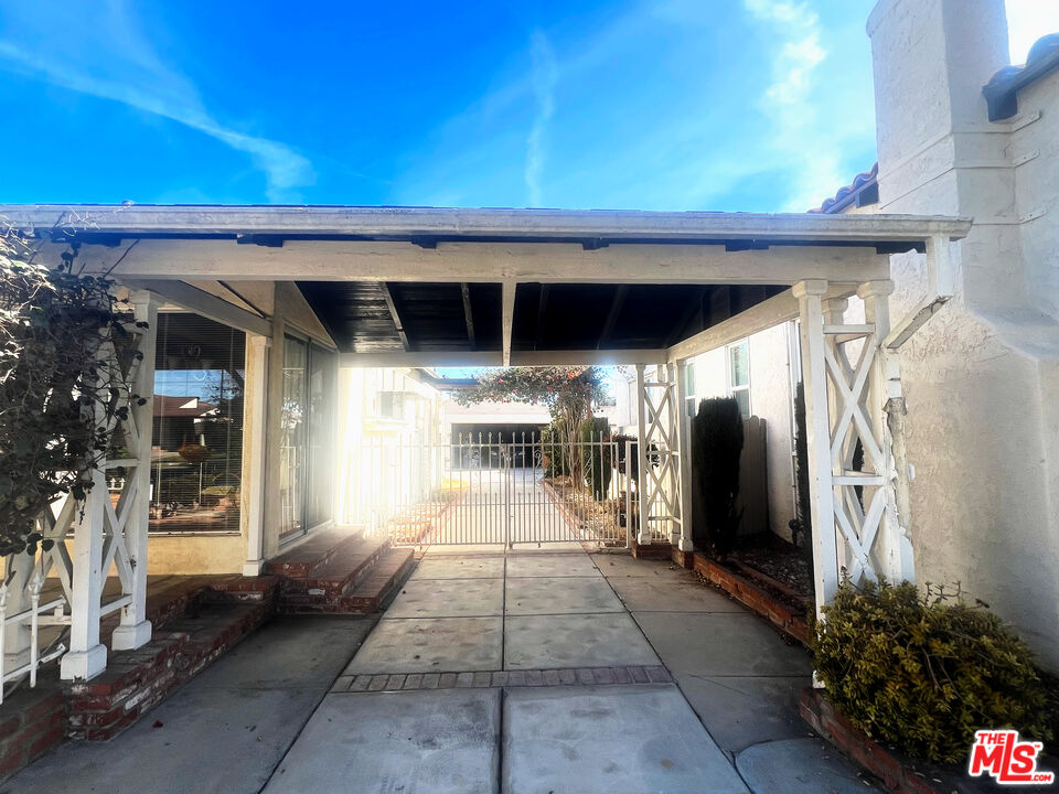 MLS #25-489599 image #9