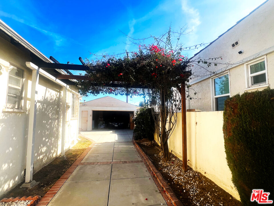 MLS #25-489599 image #13