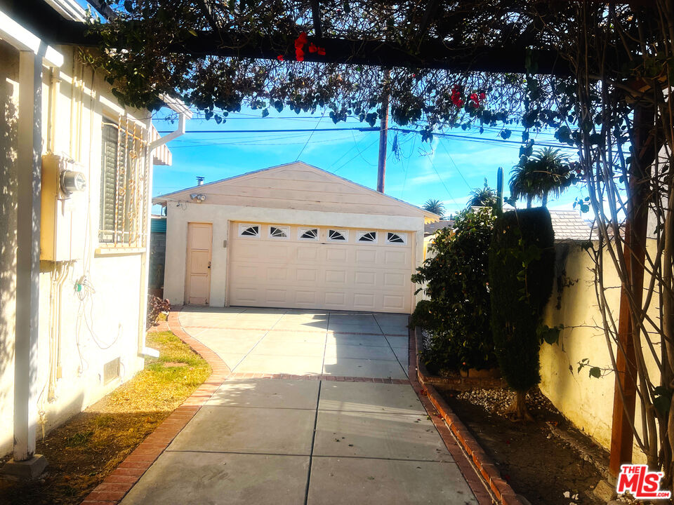 MLS #25-489599 image #1