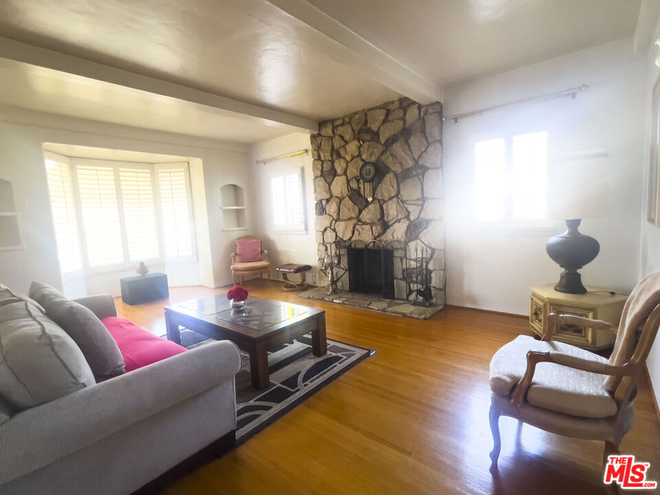 MLS #25-489599 image #2