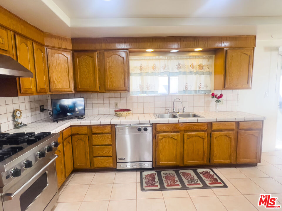 MLS #25-489599 image #3