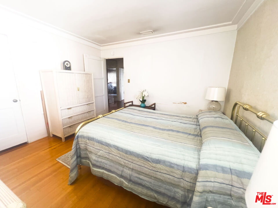 MLS #25-489599 image #8