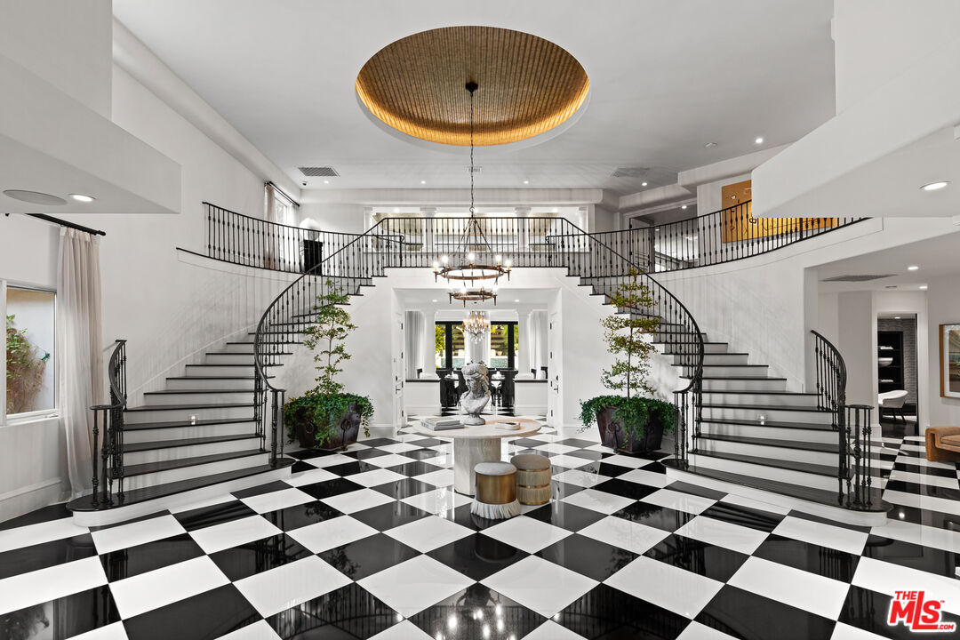 MLS #25-490157 image #0