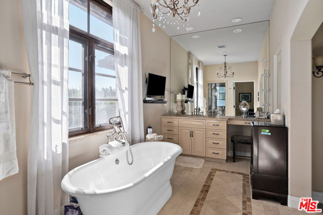 MLS #25490845 image #27