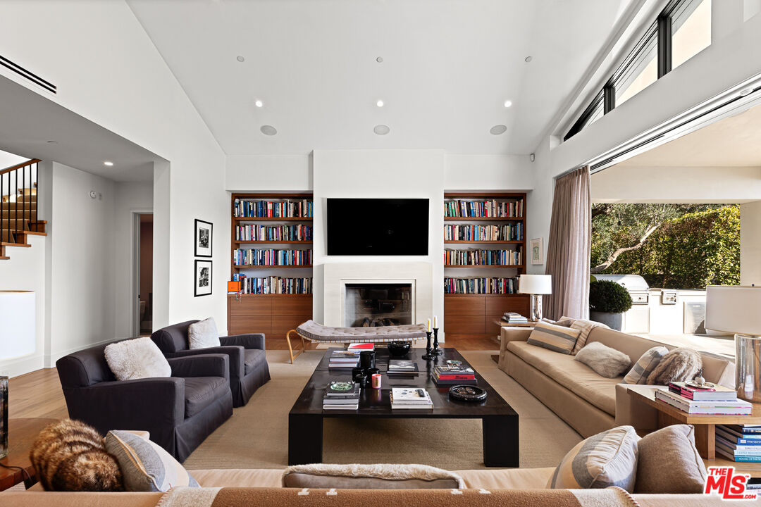 MLS #25492053 image #18