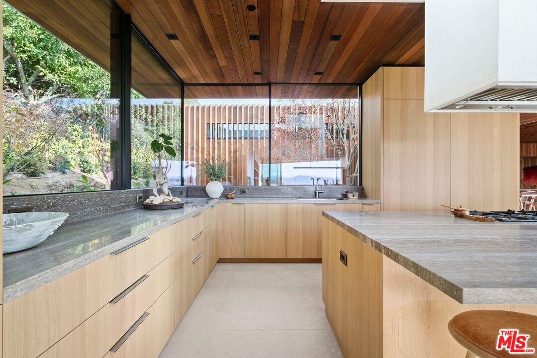 MLS #25493341 image #16