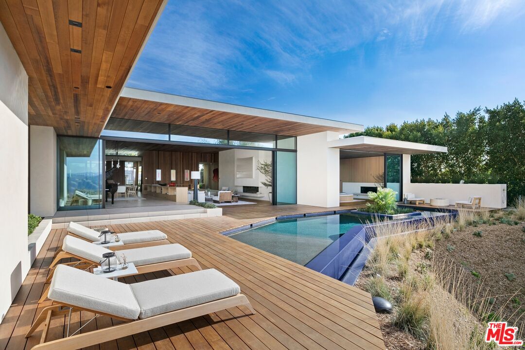 MLS #25493341 image #1