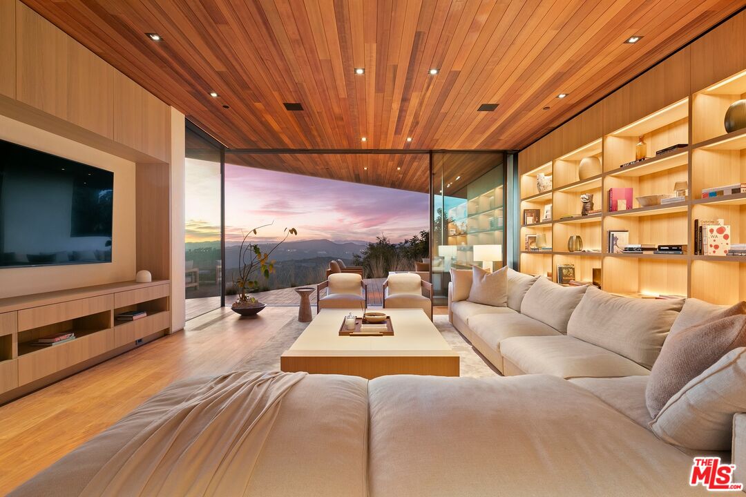 MLS #25493341 image #41