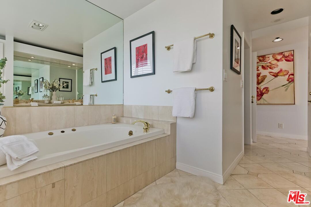 MLS #25494757 image #15