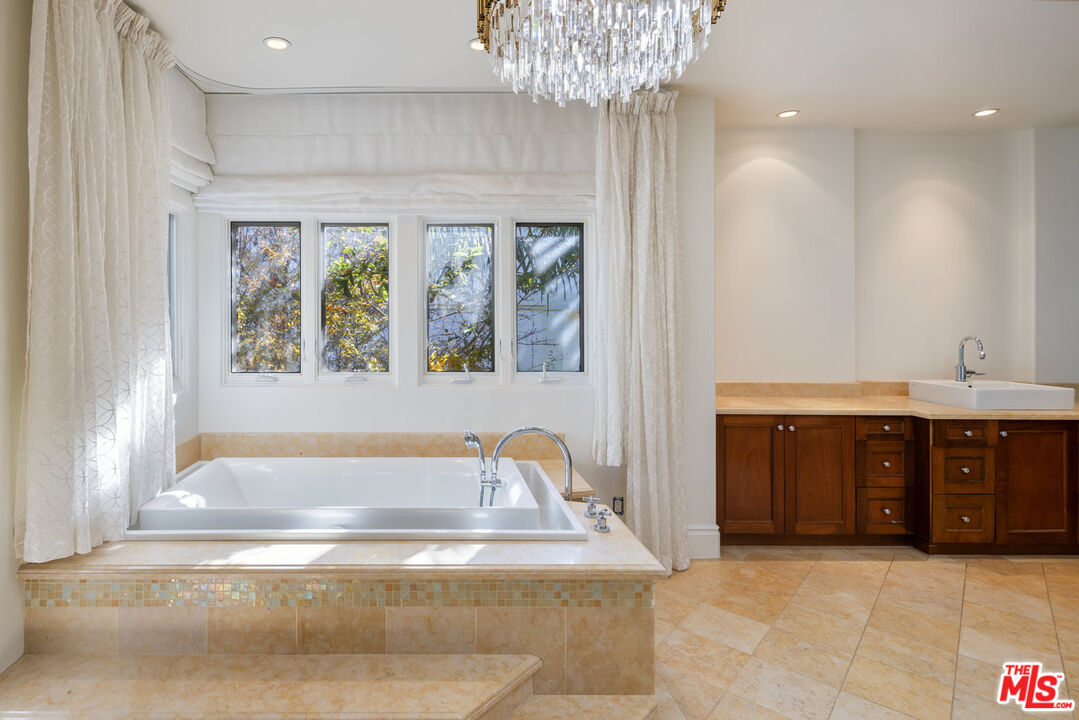 MLS #25495559 image #13