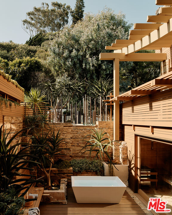 MLS #25497739 image #24