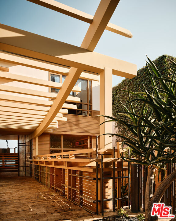 MLS #25497739 image #2