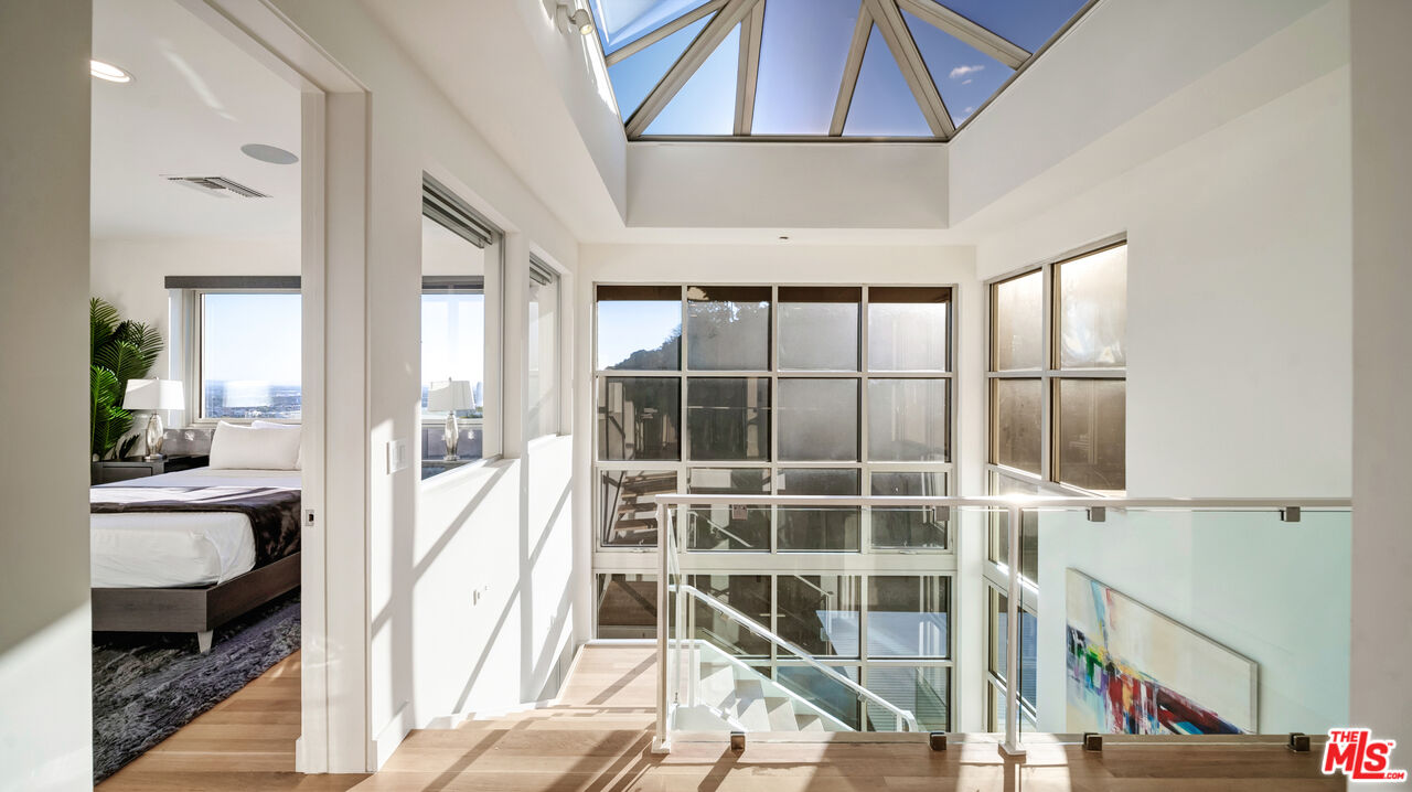 MLS #25500045 image #2