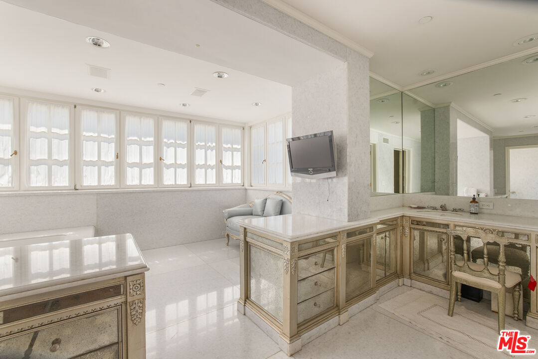 MLS #25500747 image #19