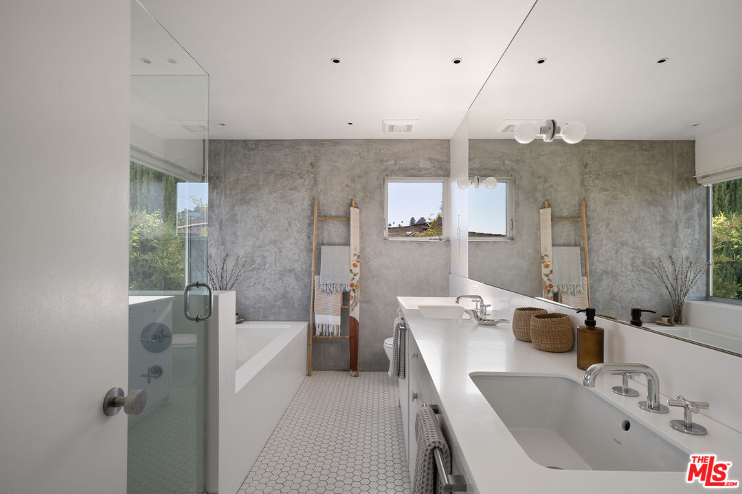 MLS #25500959 image #24