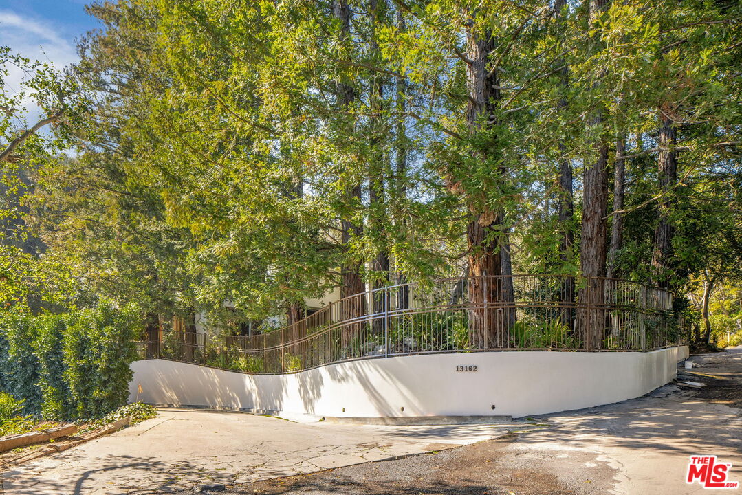 MLS #25501329 image #0