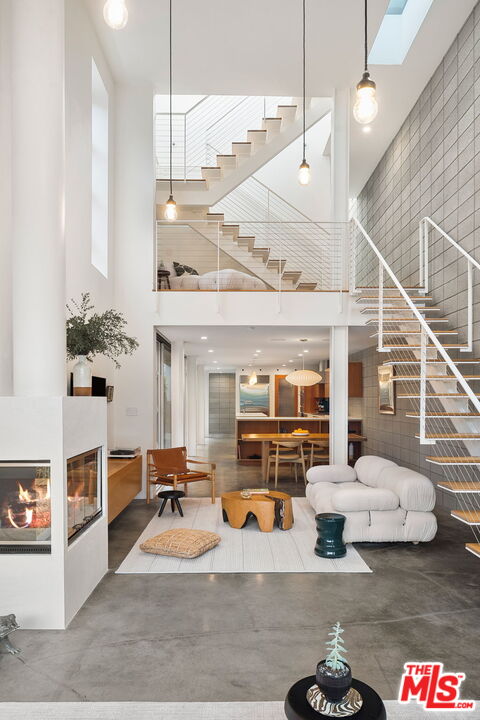 MLS #25501661 image #0