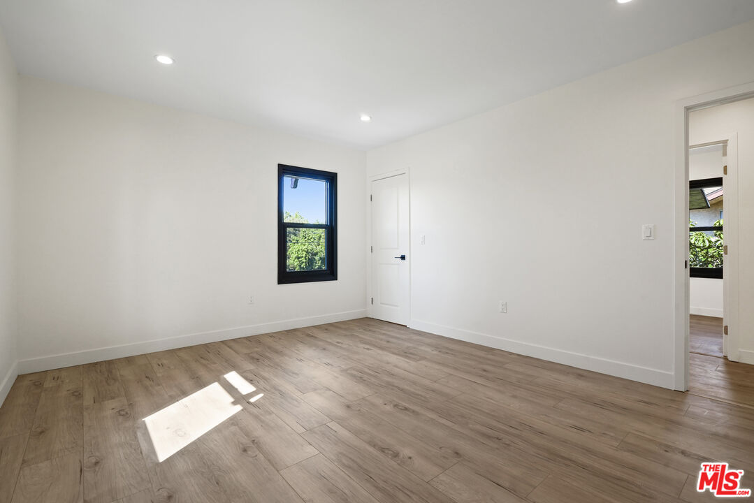 MLS #25502413 image #24