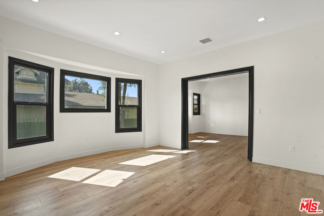 MLS #25502413 image #8