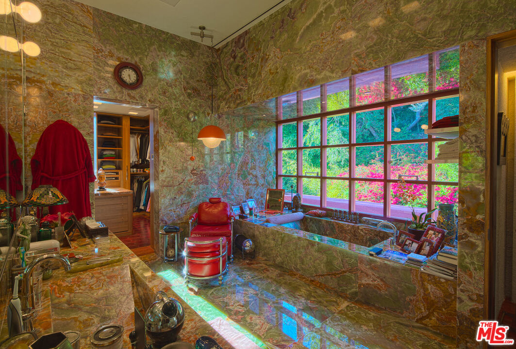 MLS #25502639 image #17