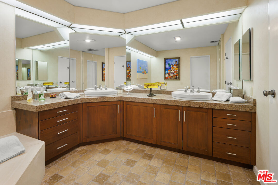 MLS #25502731 image #16