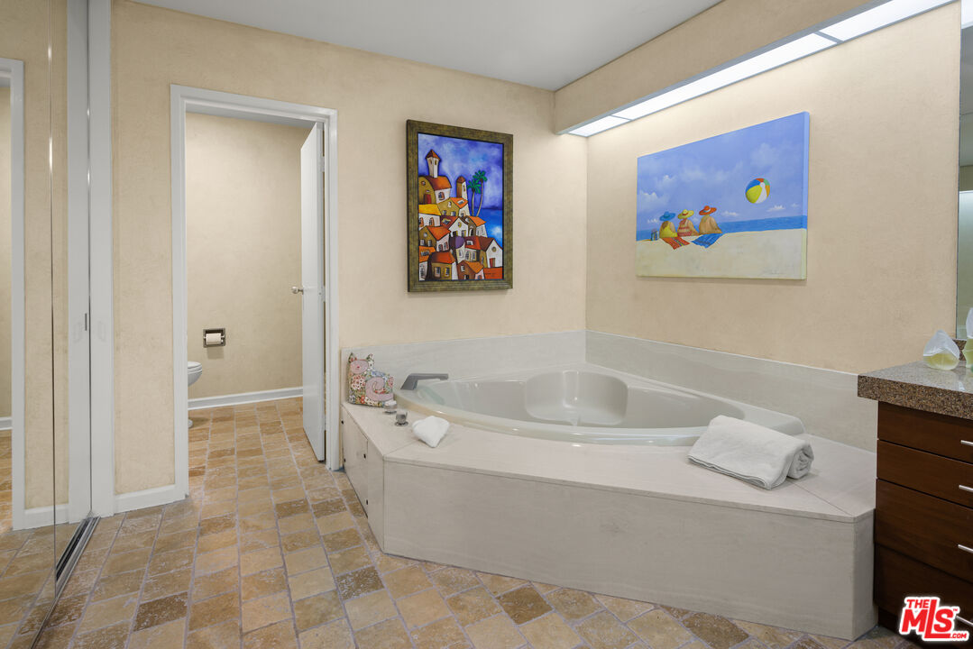 MLS #25502731 image #17