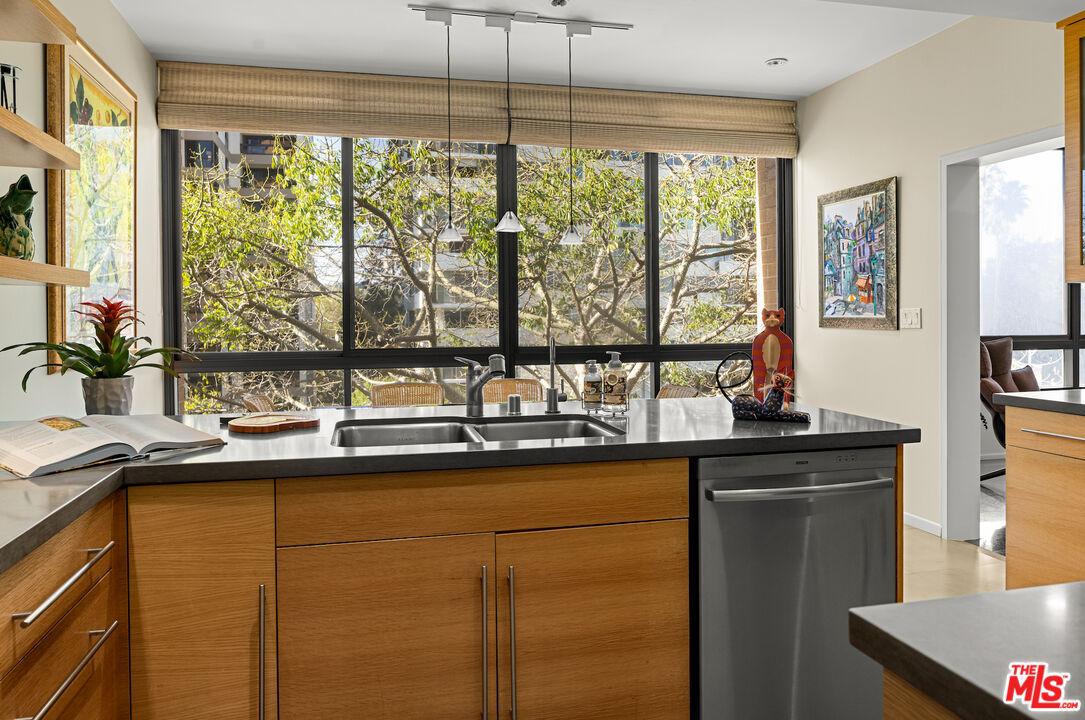 MLS #25502731 image #2