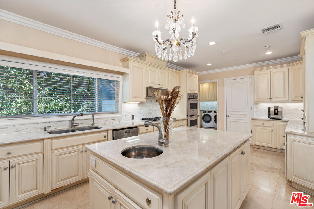 MLS #25502767 image #19