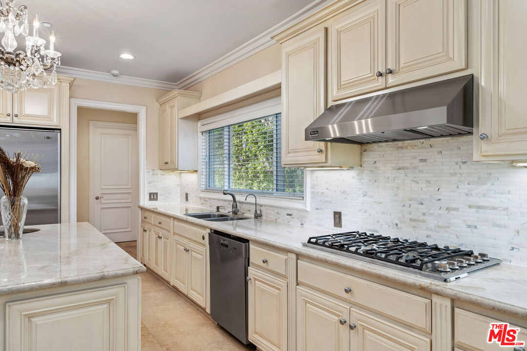 MLS #25502767 image #24