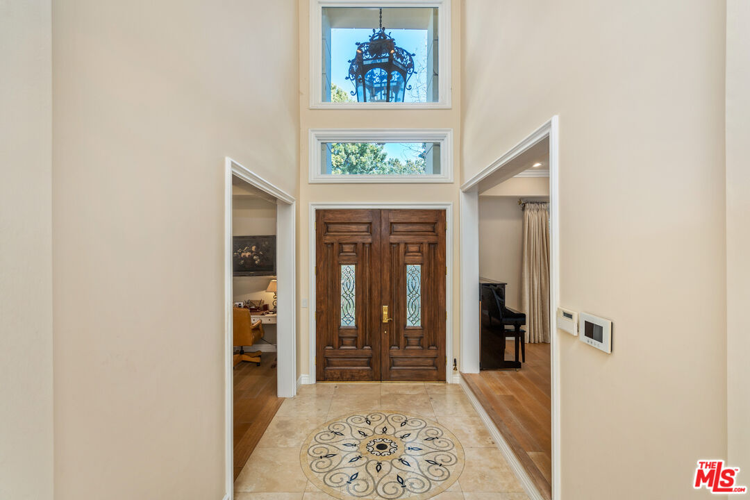 MLS #25502767 image #2