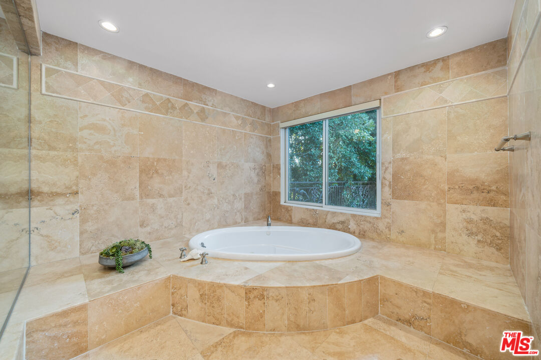 MLS #25502767 image #37