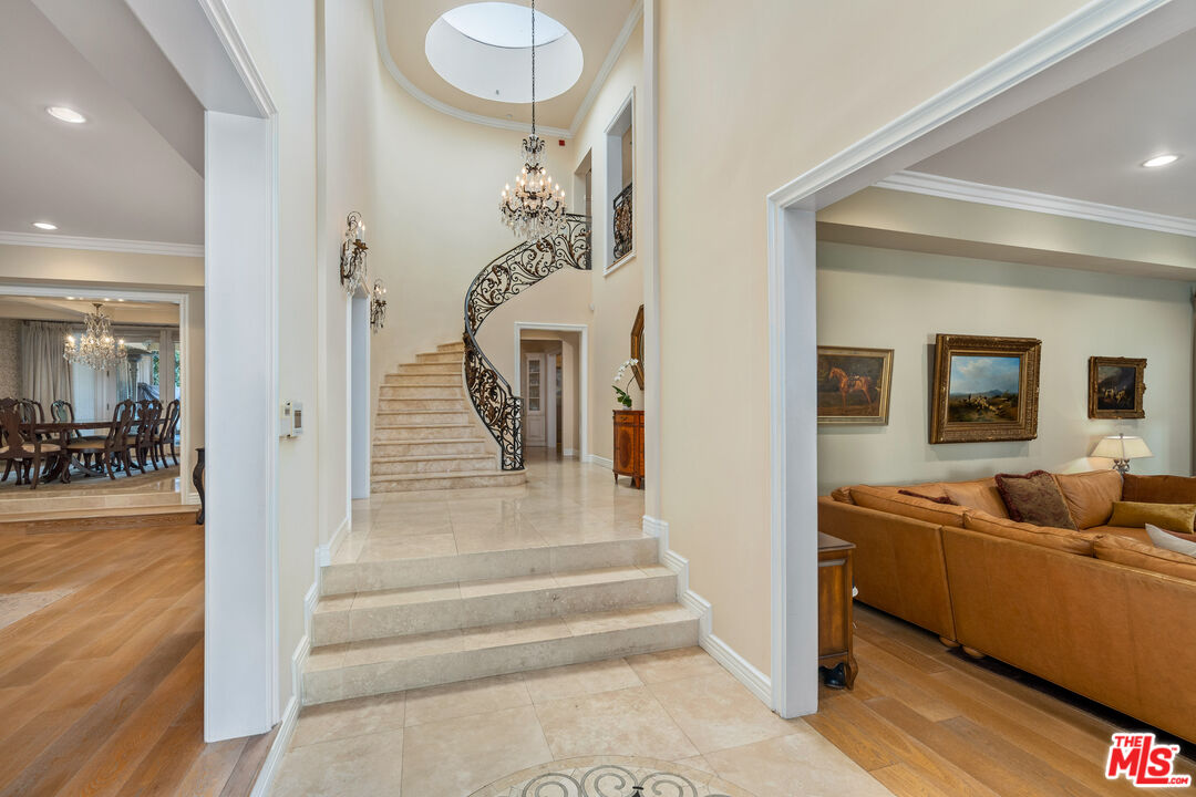 MLS #25502767 image #3