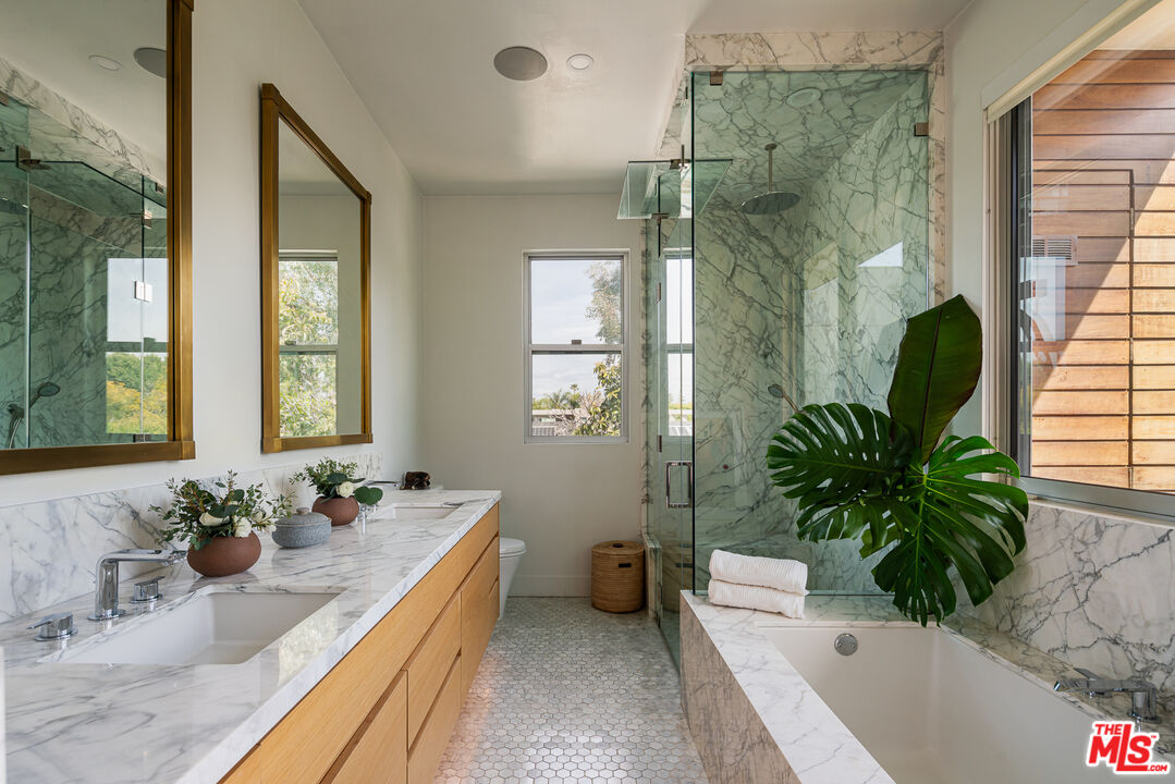 MLS #25502893 image #13