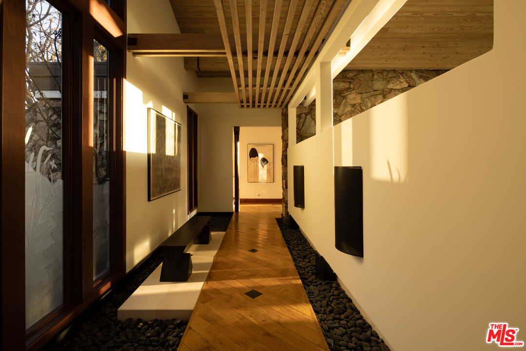 MLS #25506641 image #2