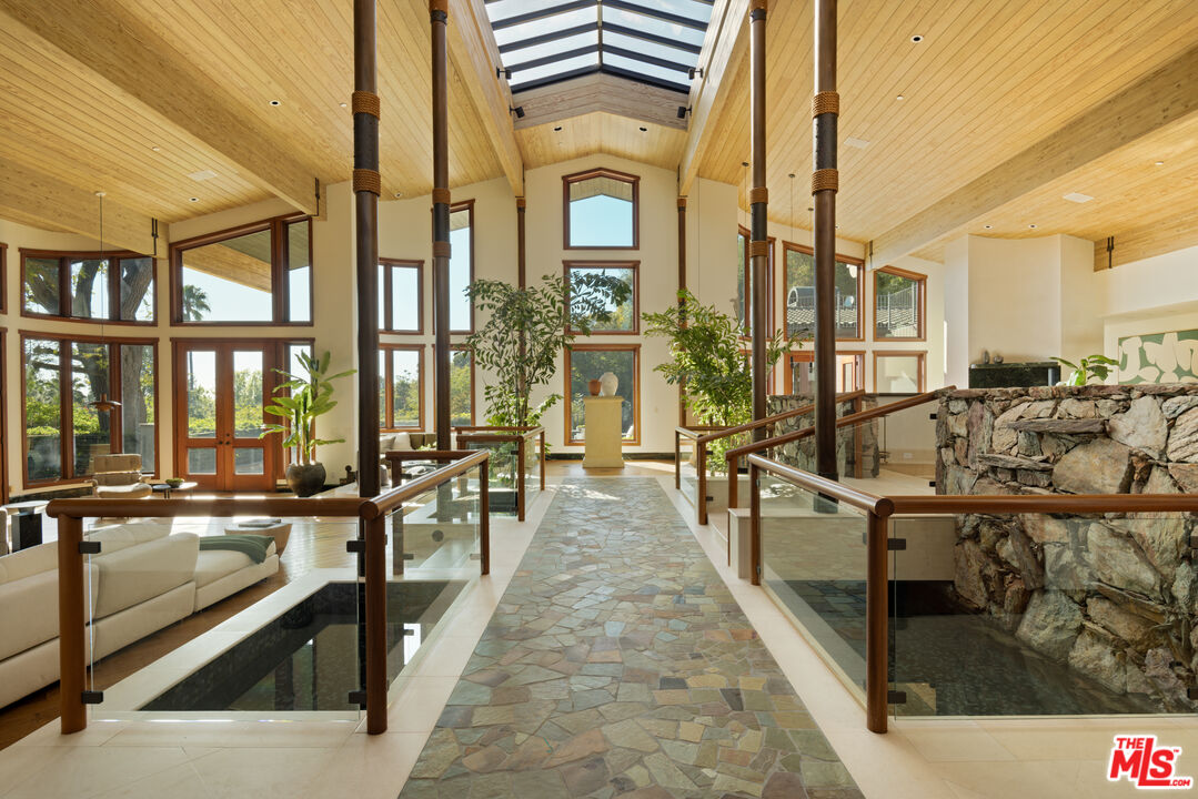 MLS #25506641 image #3