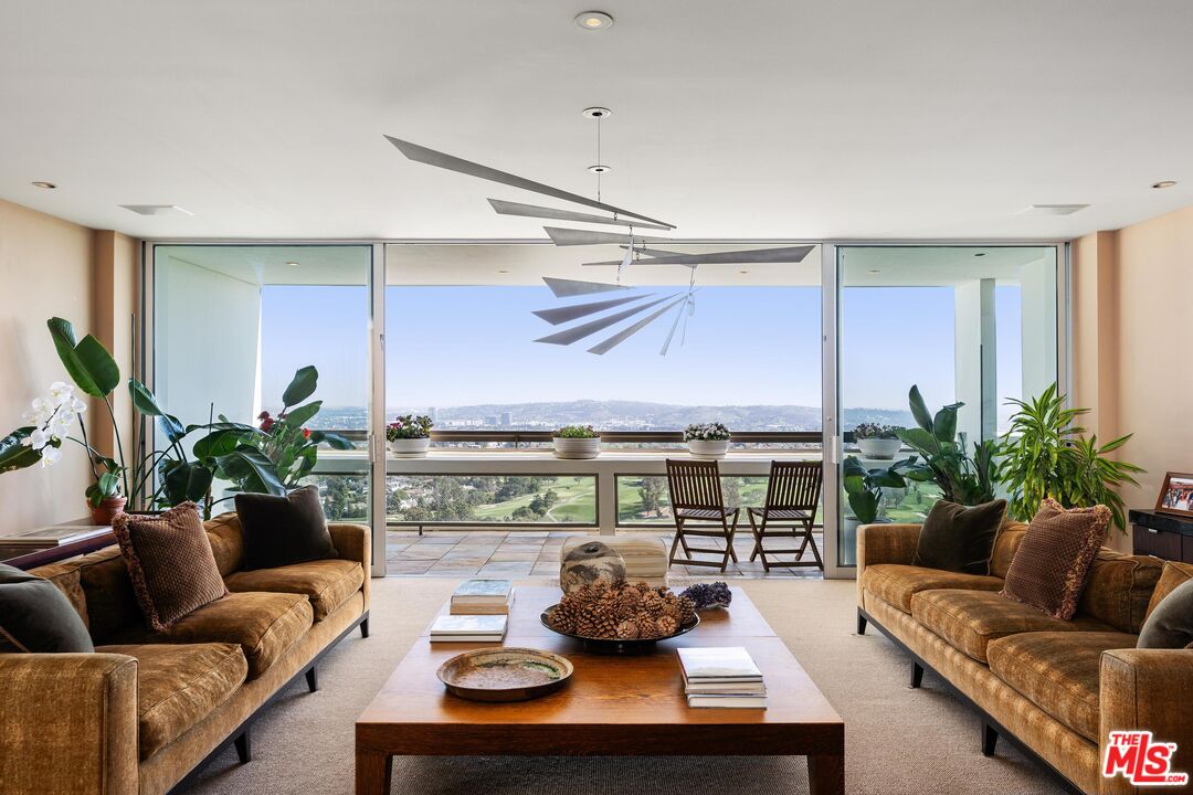 MLS #25509117 image #0