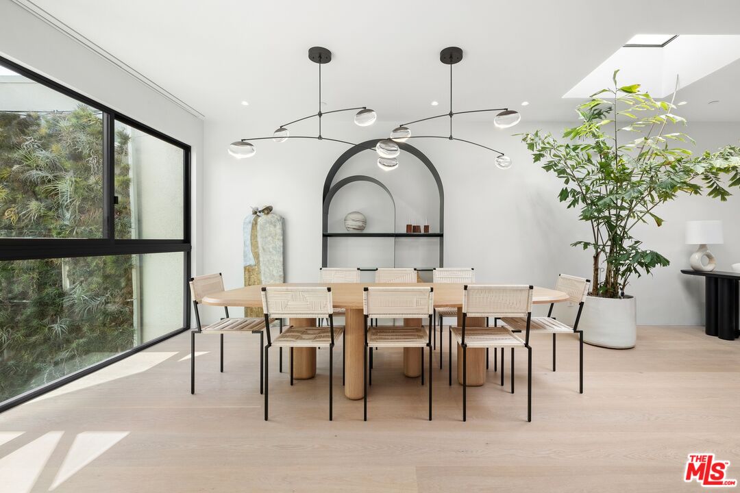 MLS #25510561 image #1