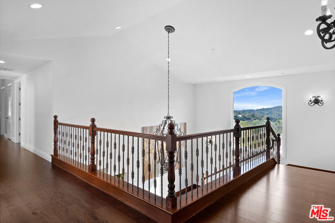 MLS #25511459 image #33