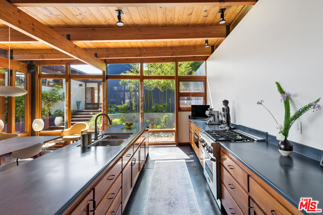 MLS #25512791 image #17