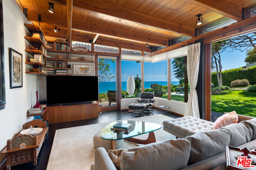 MLS #25512791 image #8